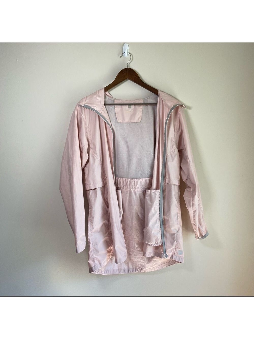 MEC Travel Light Jacket Hooded Rain Jacket Powder Rose Medium - Picture 5 of 11